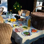 Oda ve Kahvaltı Schaufeli